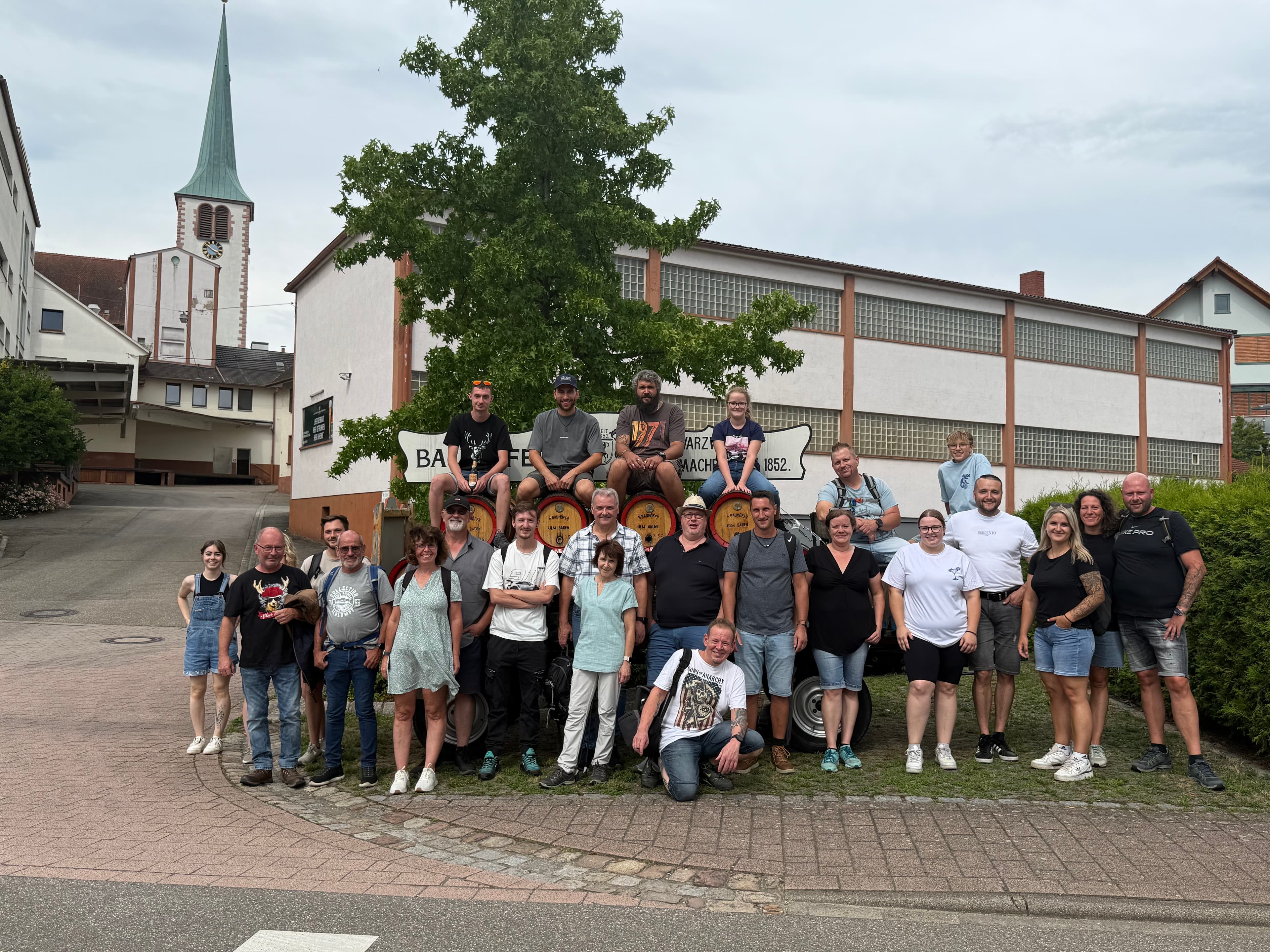 Gruppenfoto der Belegschaft von Holz Ziegler